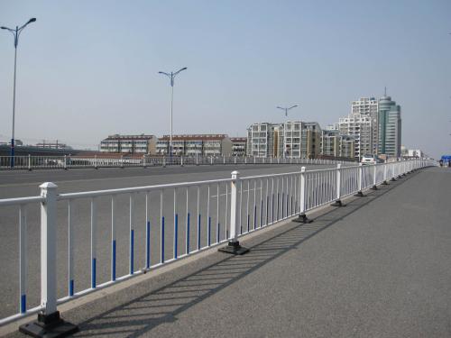 馬路<a href='http://m.hqpornvids.com' target='_blank'><u>欄桿</u></a>